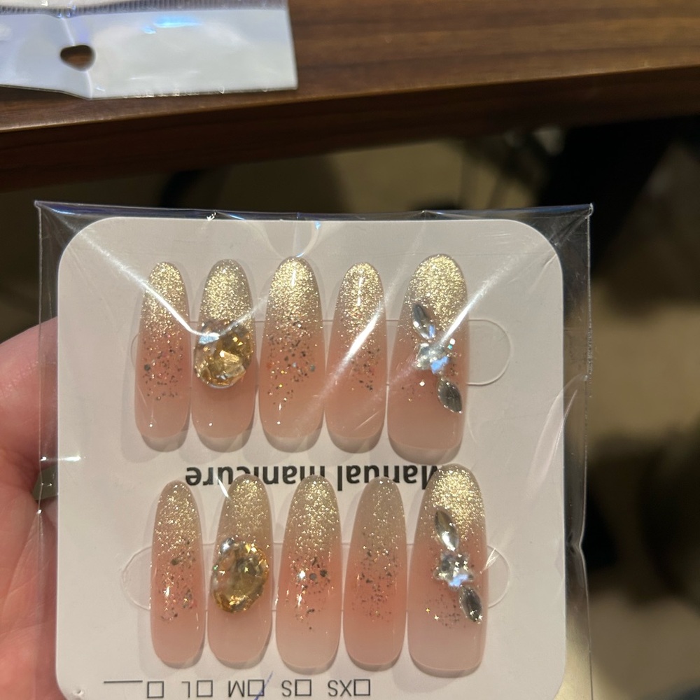 NWOT Gorgeous Glitter and 3D Press-On Nails- Set of 4.